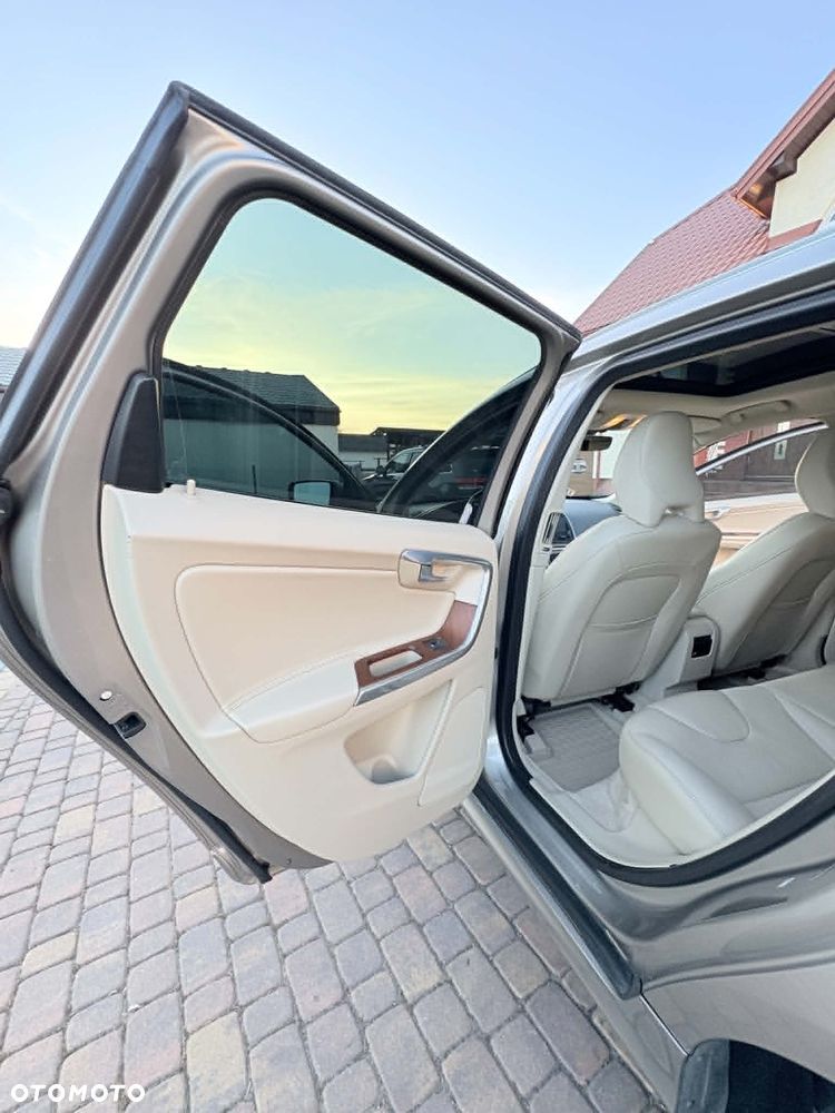 Volvo XC 60 T6 AWD Geartronic Momentum - 18