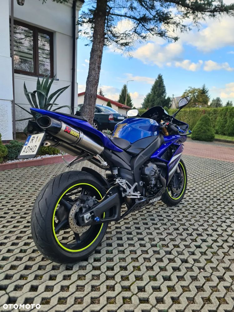 Yamaha R1 - 3