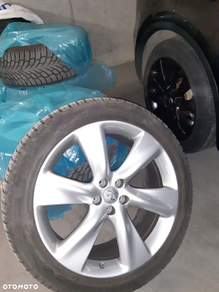 Infiniti QX70 - 21