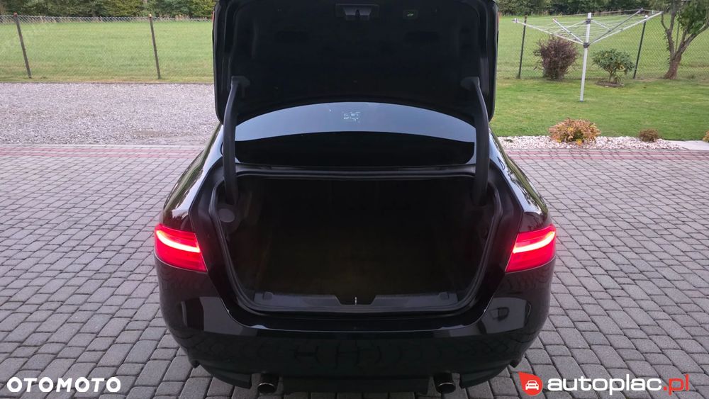 Jaguar XE 2.0 T R-Sport - 22