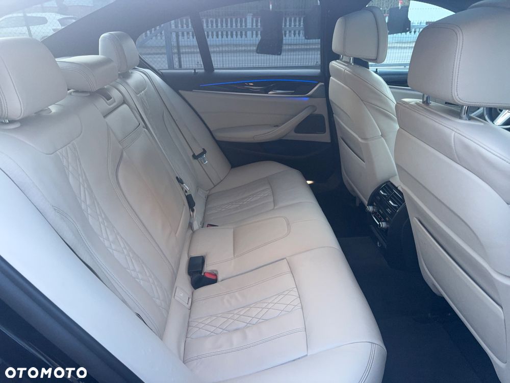 BMW Seria 5 M550i xDrive - 34
