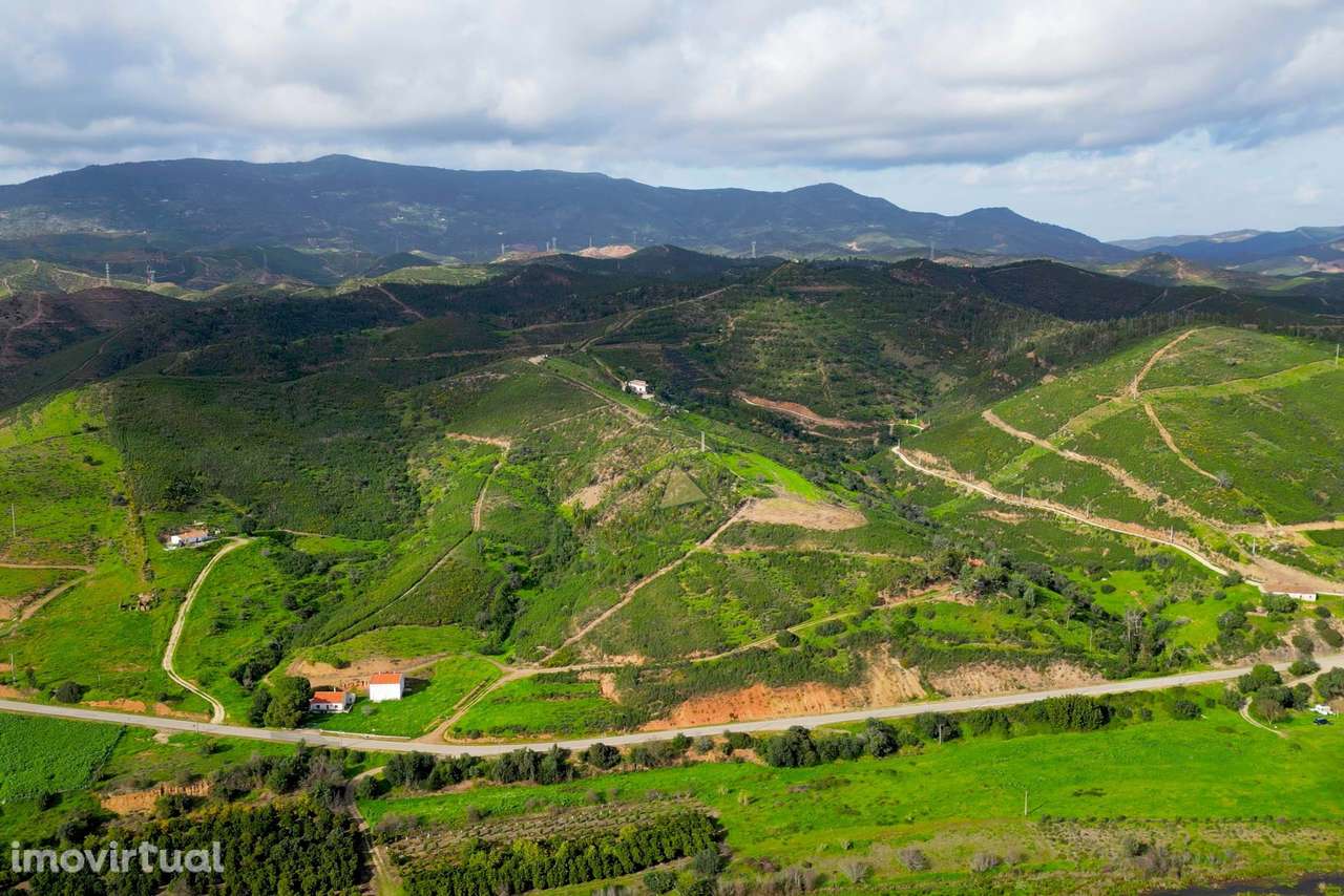Terreno de 143 250  m2  com casa, armazém e  ruinas para venda em Lara - Grande imagem: 5/19