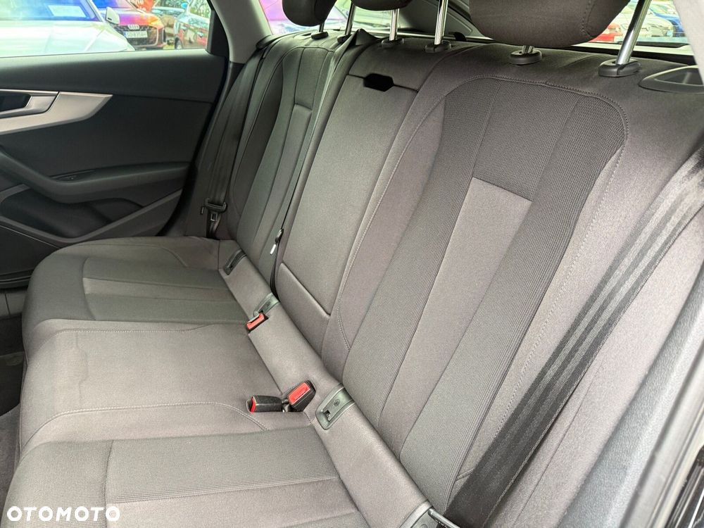Audi A4 Avant 45 TFSI S tronic - 25