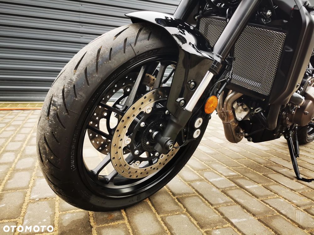 Yamaha XSR - 12