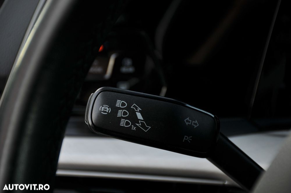 Volkswagen Golf 2.0 TDI DSG Life - 18