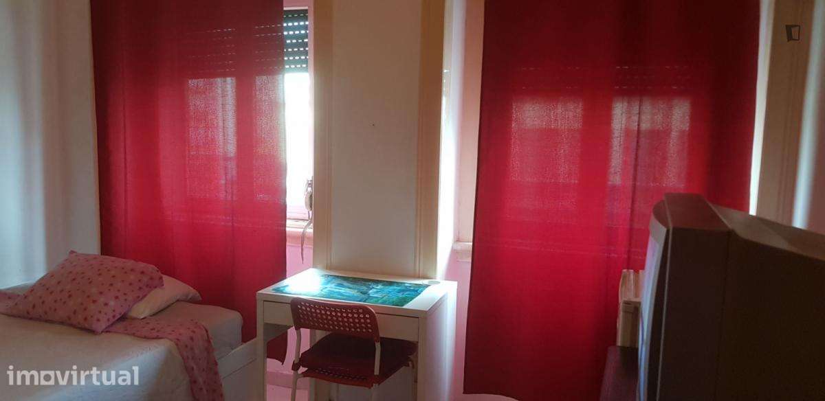 Quarto - localizado em Alameda Lisbon - Grande imagem: 2/24