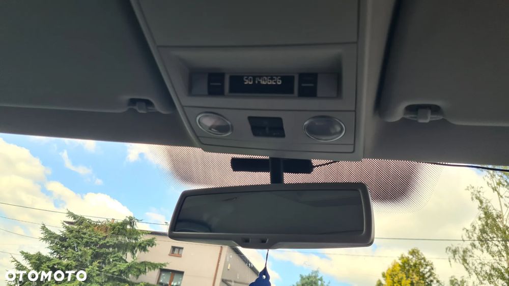 Volkswagen Multivan - 11