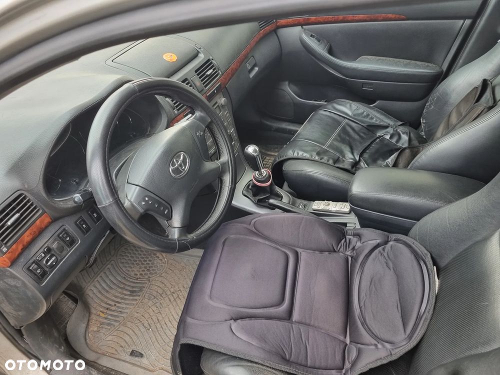 Toyota Avensis 2.0 D-4D High - 11
