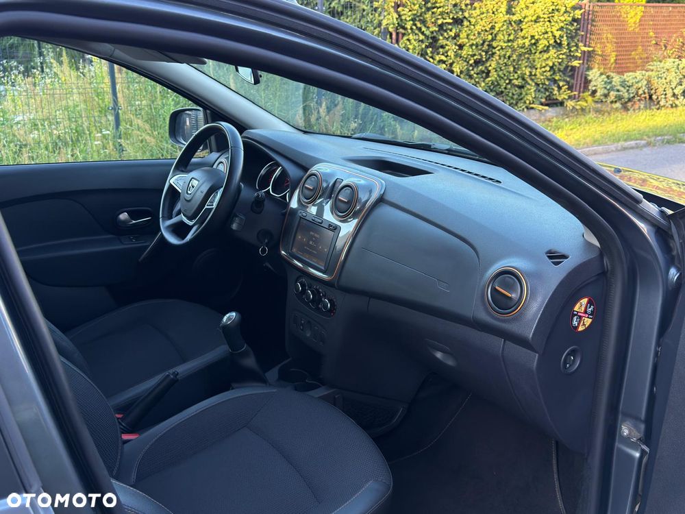 Dacia Logan TCe 90 S&S Stepway Celebration - 21
