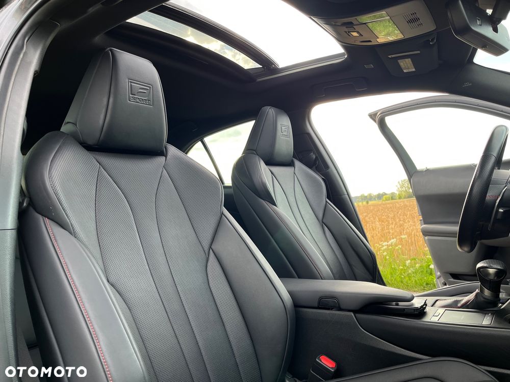 Lexus UX - 12