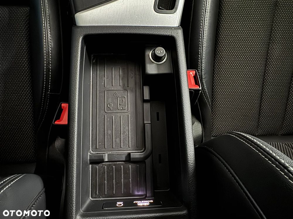 Audi A4 Avant 40 TDI S tronic S line - 32