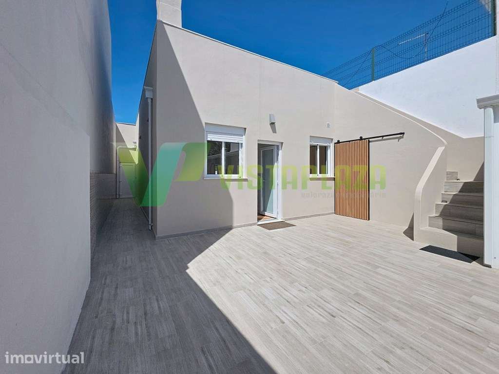 Moradia T2 Renovada em Portimão com Terraço e Espaço Exterior - Grande imagem: 4/28