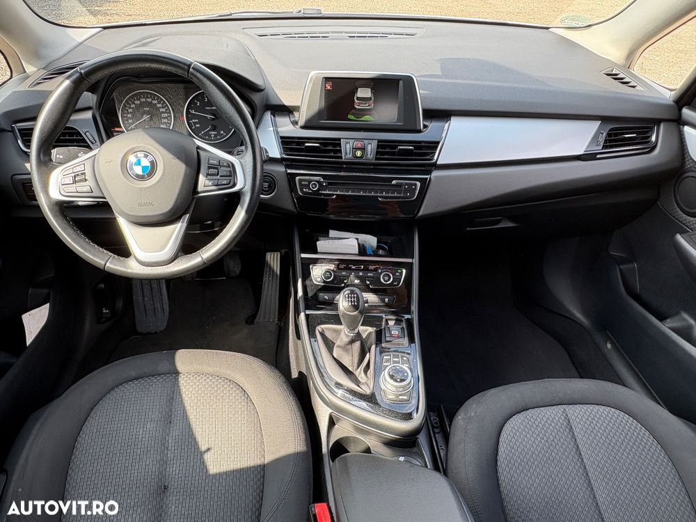 BMW Seria 2 218i - 13