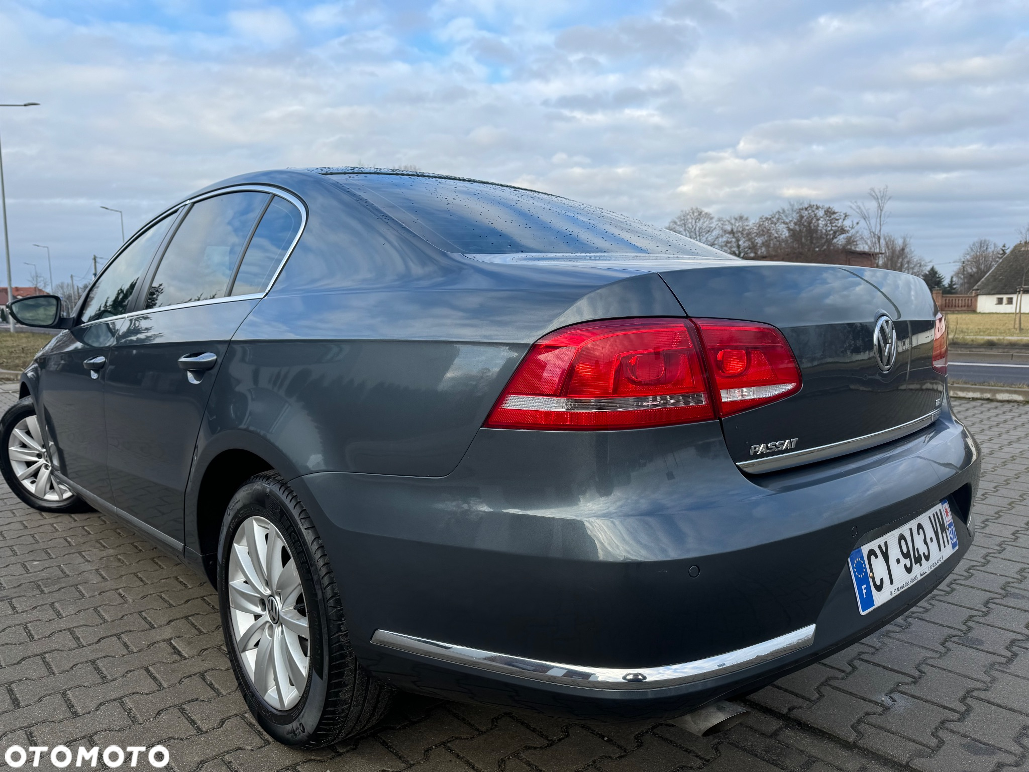 Volkswagen Passat - 11