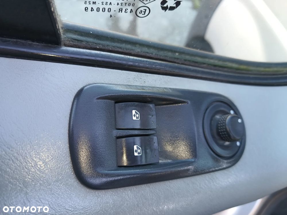 Renault Trafic ver-2-0-16v-combi-l2h1 - 37