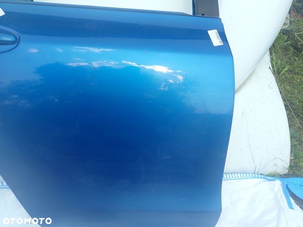 DRZWI PRAWY TYŁ TOYOTA YARIS II KOL: 8T0 - 4