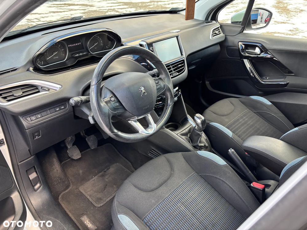 Peugeot 208 1.2 PureTech Allure - 6