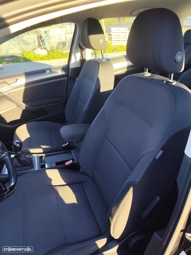 VW Golf Variant 1.6 TDi Confortline - 16