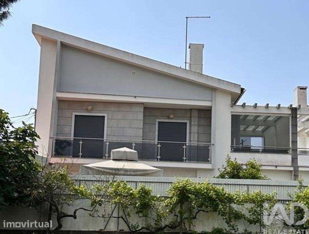 Moradia geminada T5 em Charneca de Caparica e Sobreda de 166 m2 - Grande imagem: 3/34