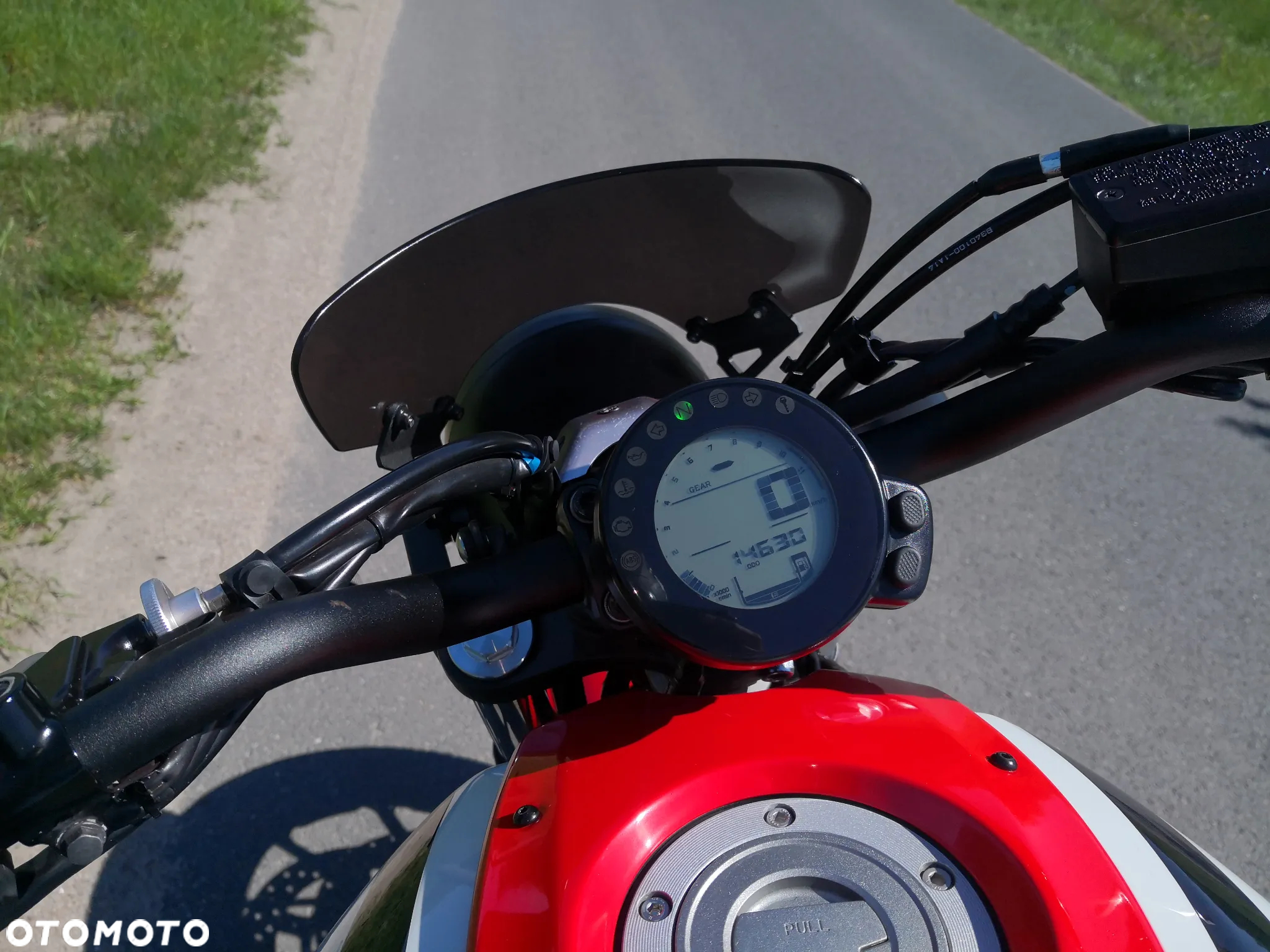 Yamaha XSR - 9
