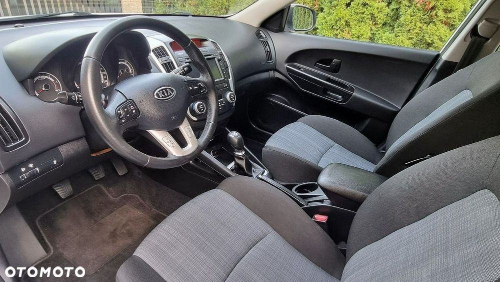 Kia Ceed - 12
