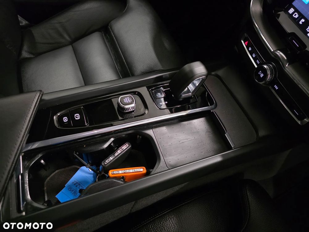 Volvo XC 60 B4 D Geartronic RDesign - 20