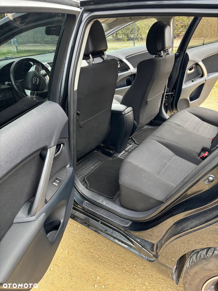 Toyota Avensis - 2