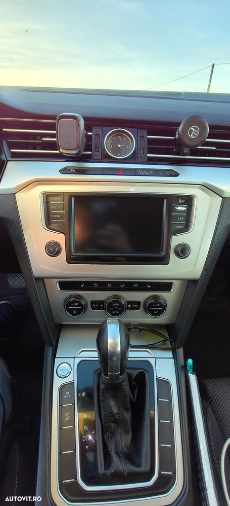 Volkswagen Passat - 12