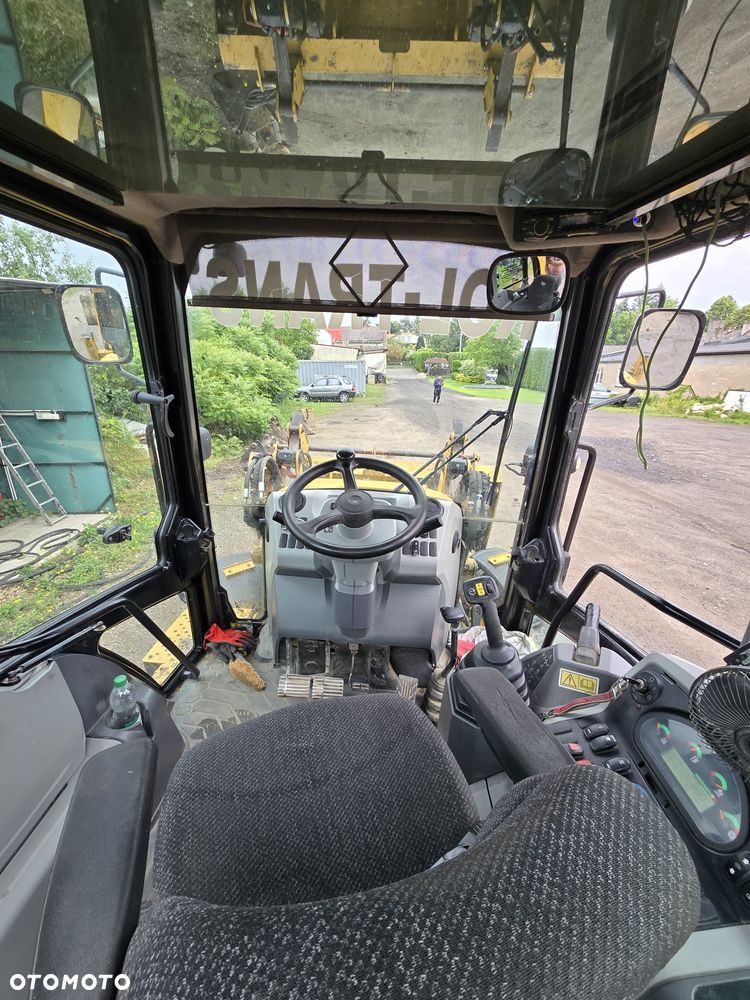 Caterpillar 432F2 - 8