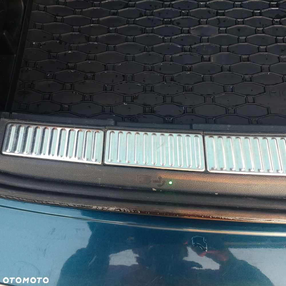 Skoda Superb 2.0 TDI DSG Premium Edition - 23