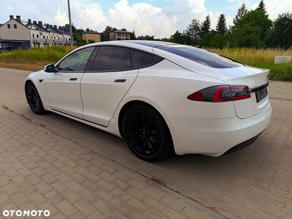 Tesla Model S - 19
