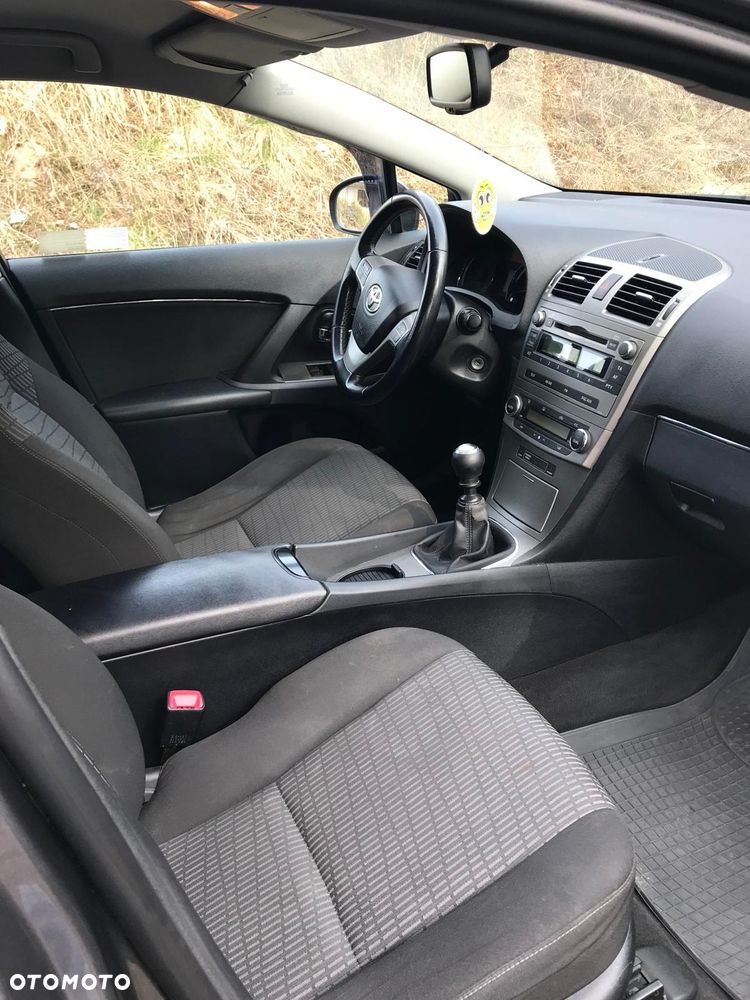 Toyota Avensis - 8