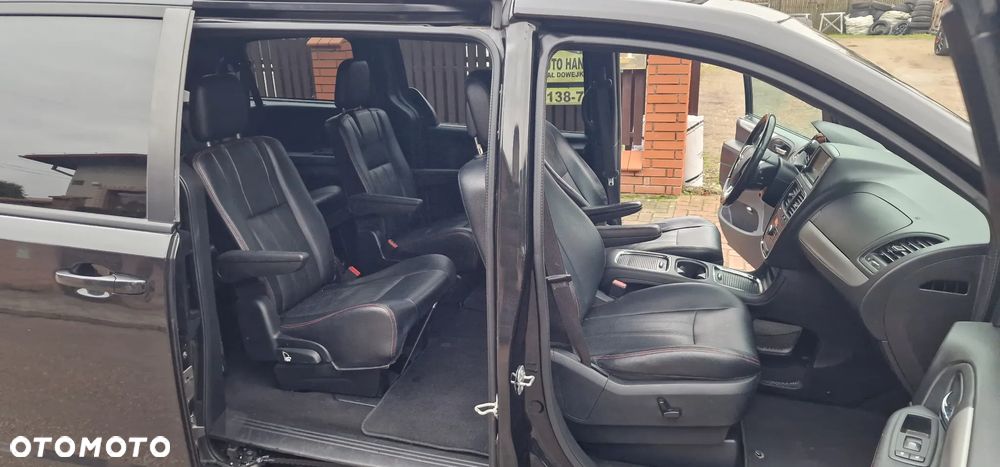 Dodge Grand Caravan - 30