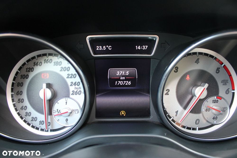 Mercedes-Benz GLA - 33