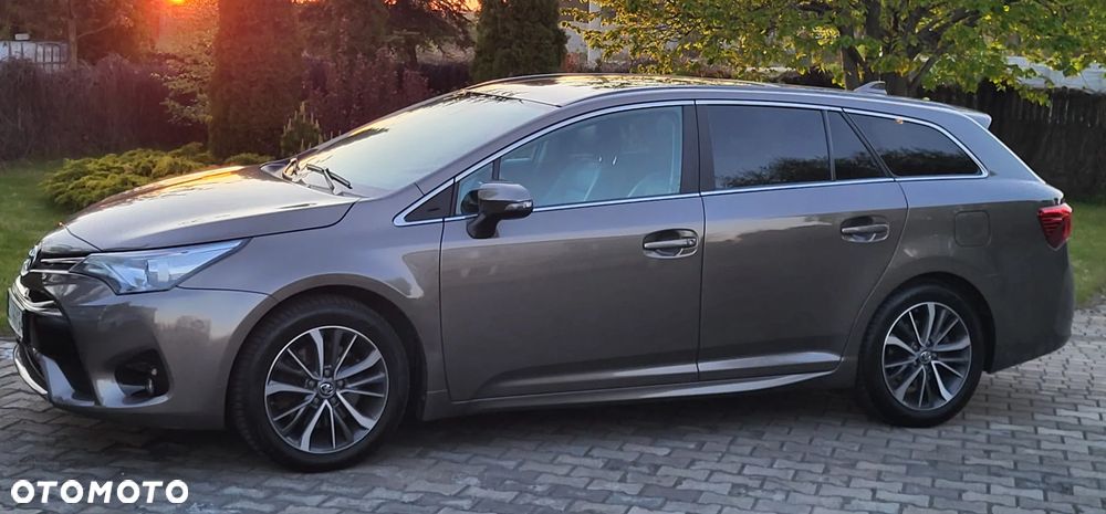 Toyota Avensis 2.0 D-4D Prestige - 1