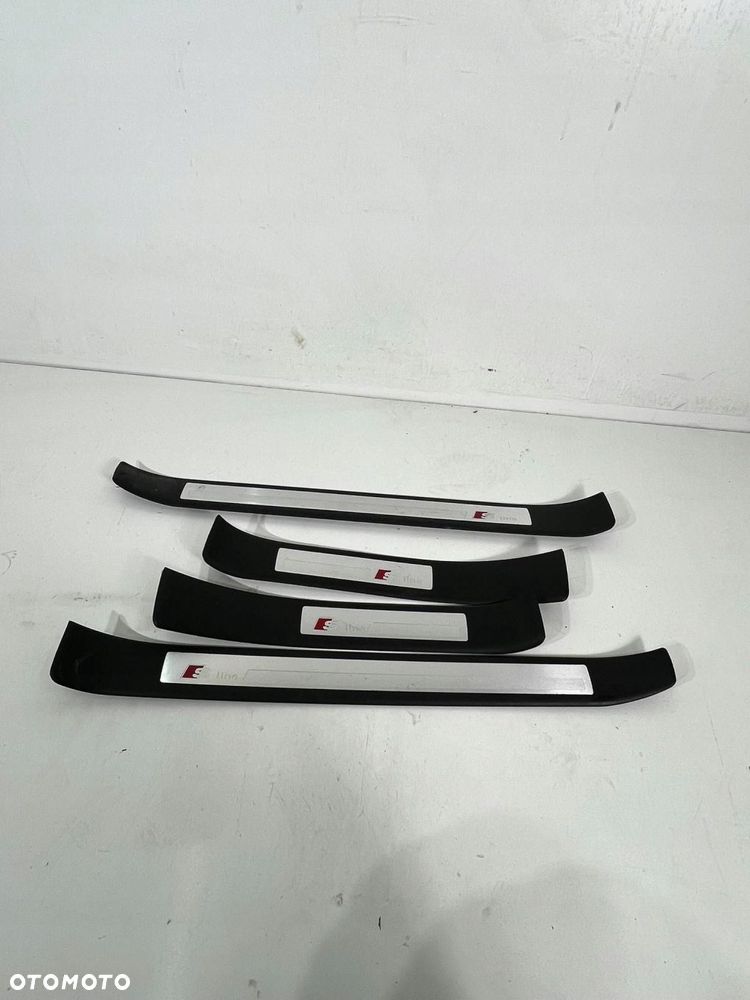 8E0 853 374 B Zestaw nakładek progowych Audi A4 S4 B7 8E 8H KOMPLET - 1
