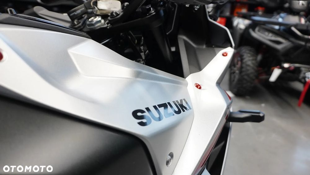 Suzuki GSX - 16