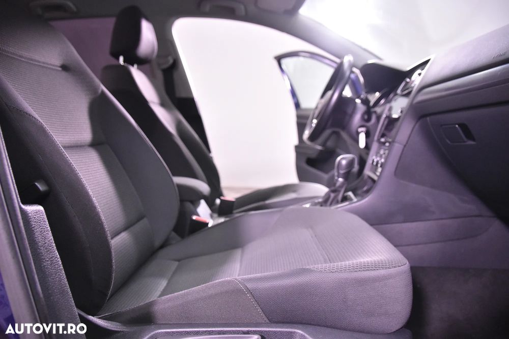 Volkswagen Golf - 11
