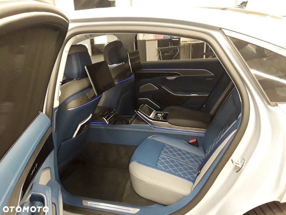 Audi A8 - 13