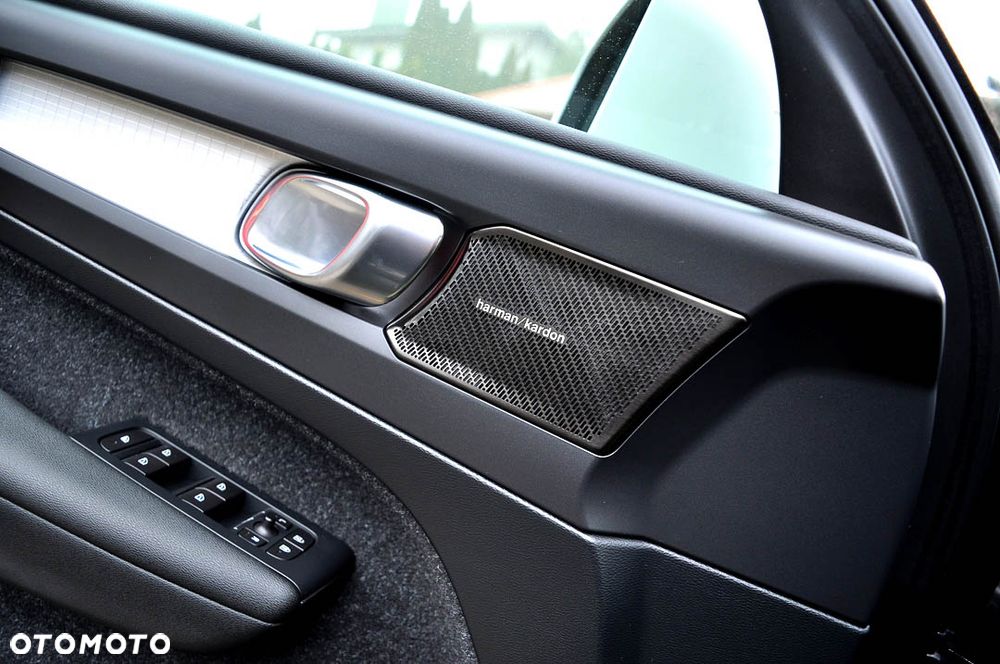 Volvo XC 40 T3 Momentum - 25