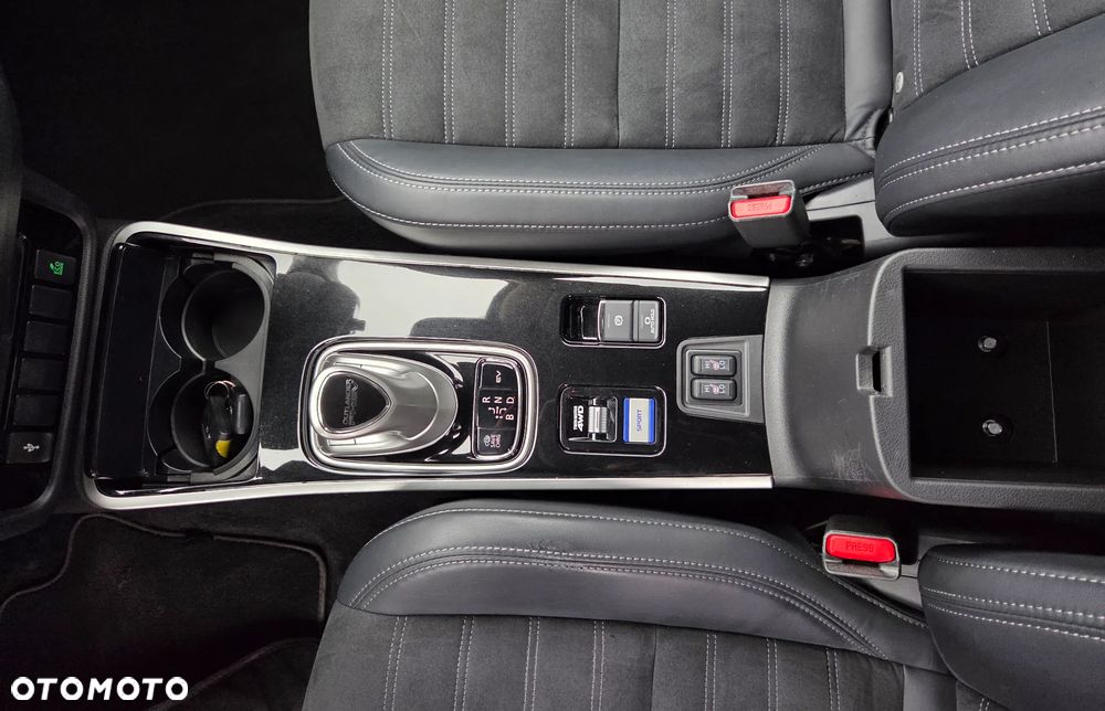 Mitsubishi Outlander - 24