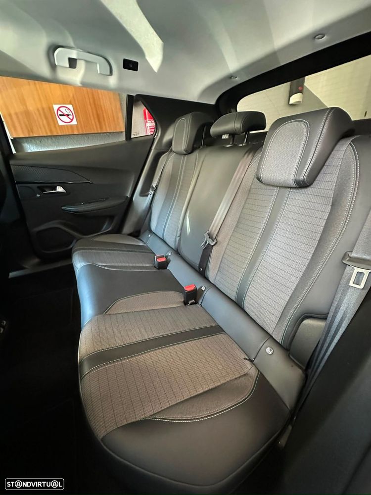Peugeot 2008 1.2 PureTech Allure EAT8 - 10