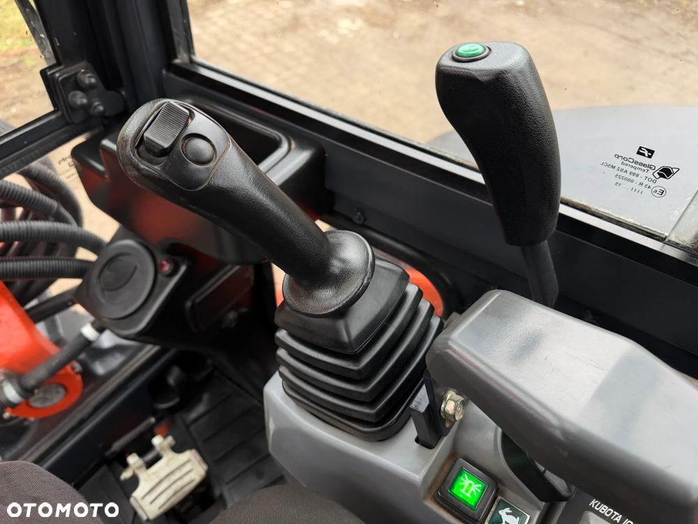 Kubota U35. koparka 3,7 tony. 2016 rok. 2000 mtg! Łyżka skarpowa Hydraulicznie uchylna. 3sekcje Hydrauliczne. zamki na tłokach. Jak nówka sztuka. Zadbana zero zużycia. Z gospodarstwa Norweskiego. Zmiana łyżek Hydrauliczna. LENHOFF. Zero luzów wycieków. Szybka wolna jazda. Gąski perfekt stan. OKAZJA TANIO - 18