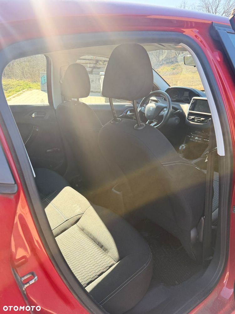Peugeot 208 - 19