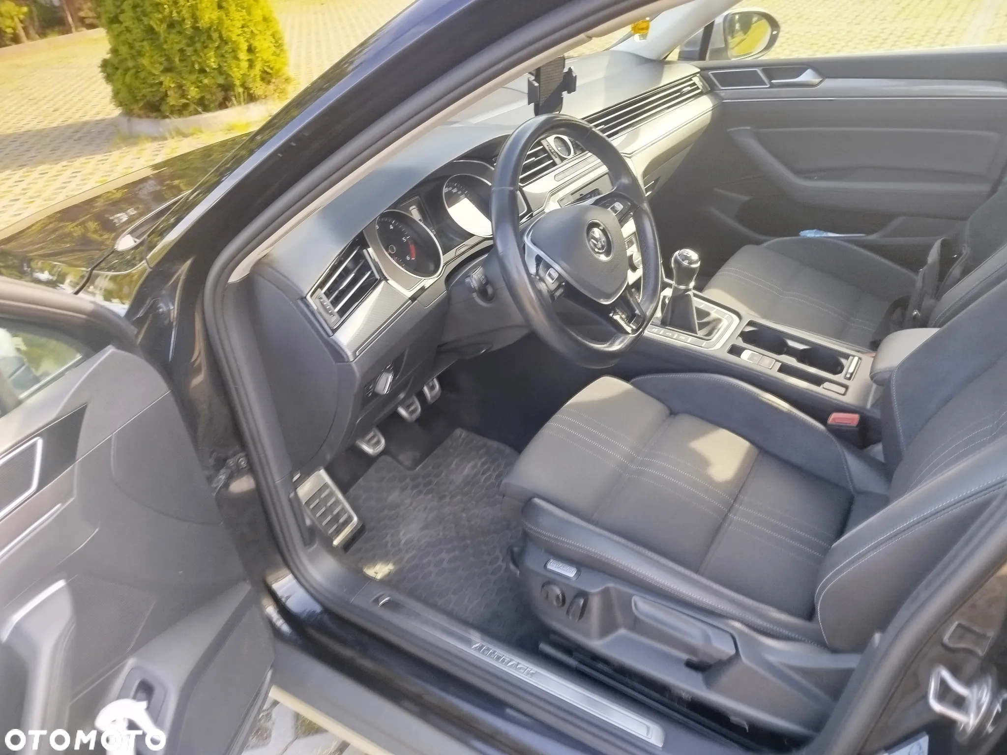 Volkswagen Passat - 12