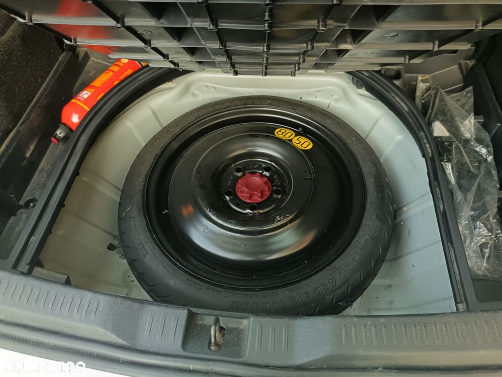 Toyota Auris 1.4 D-4D Terra - 12