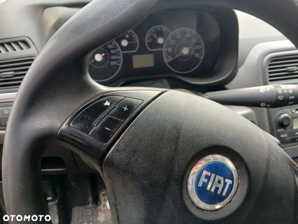 FIAT GRANDE PUNTO 649  fotel fotele kanapa deska kokpit podsufitka boczek boczki klamka - 4