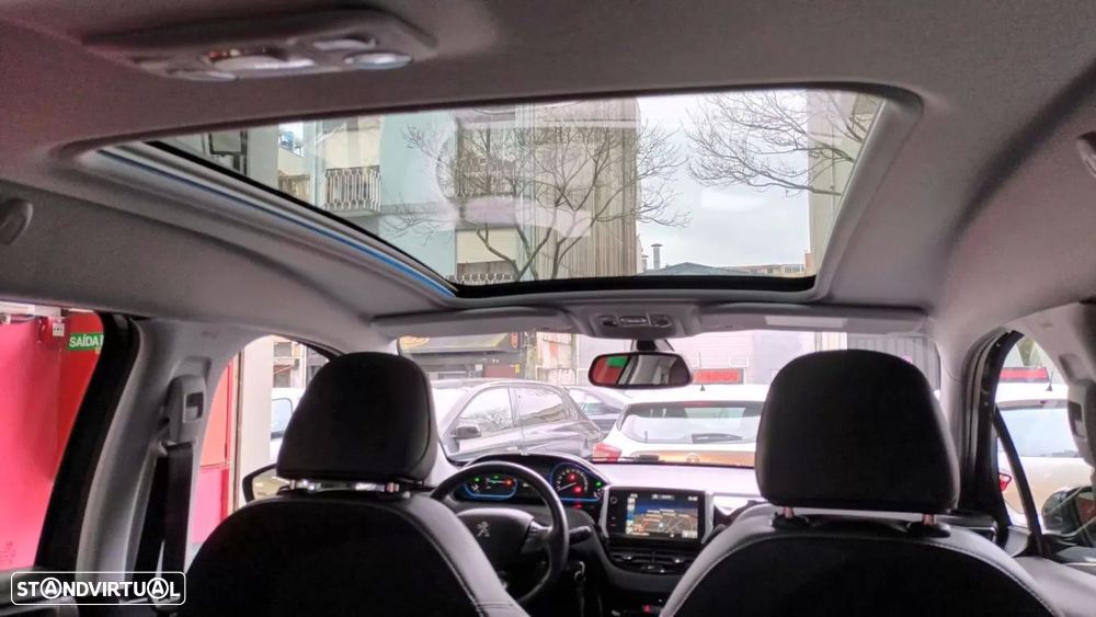 Peugeot 2008 1.2 PureTech Allure - 53