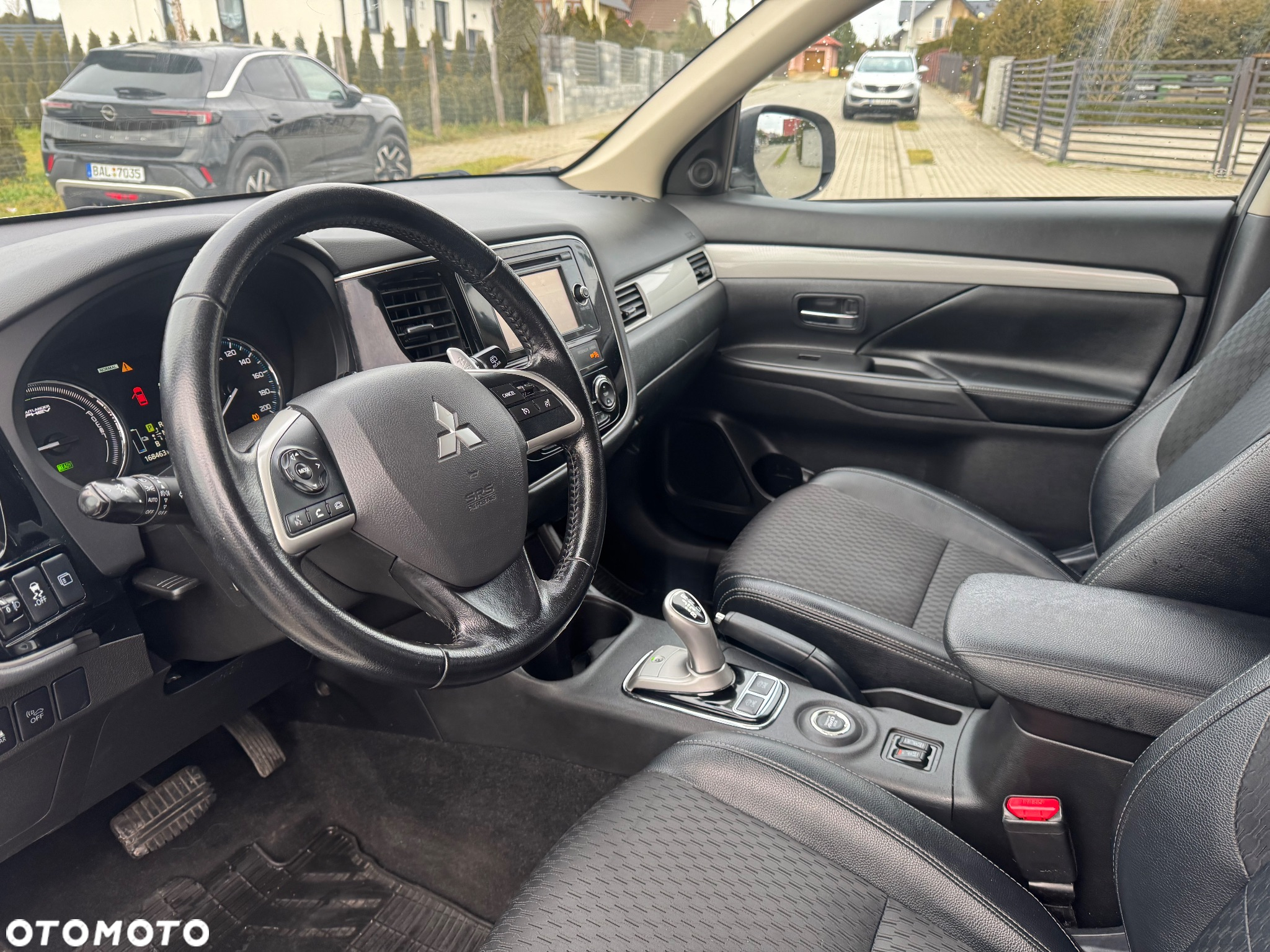 Mitsubishi Outlander 2.0 4WD Plug-In Hybrid - 18