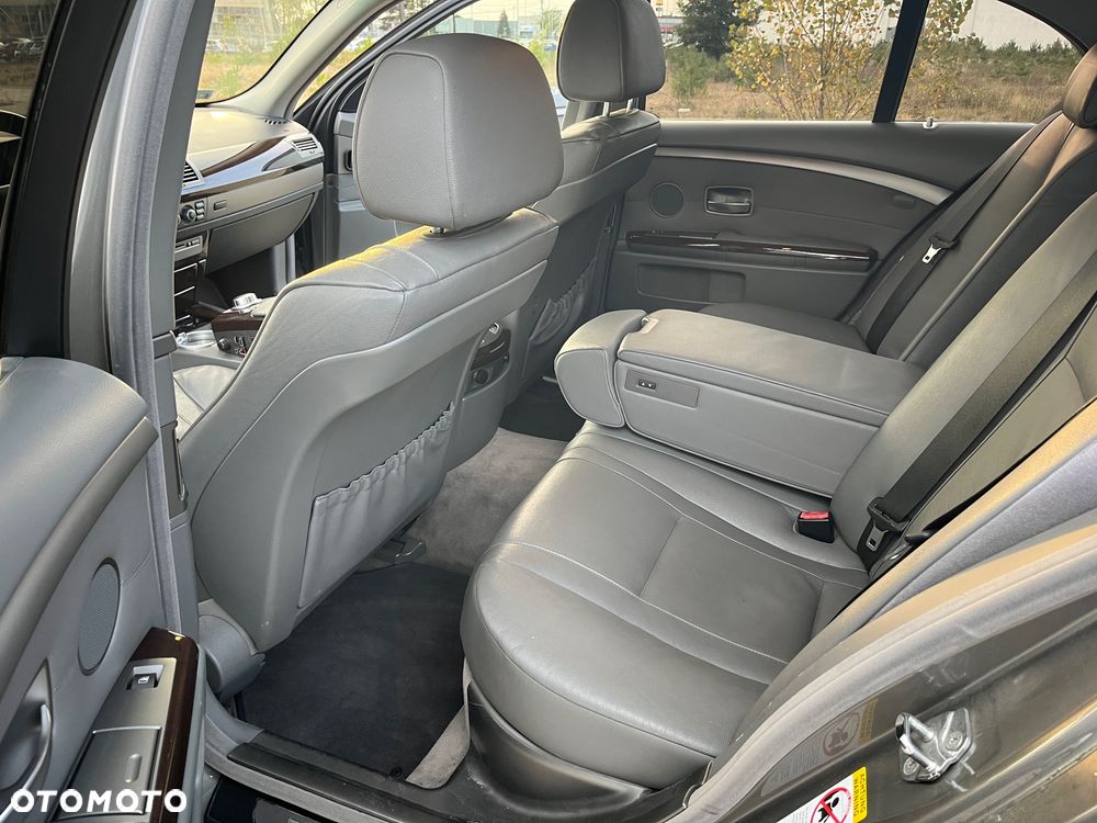BMW Seria 7 750i - 13
